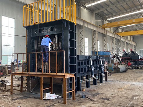 500噸龍門(mén)剪