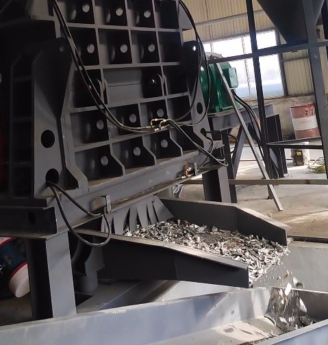 說(shuō)一千道一萬(wàn)不如自己看一看，前方發(fā)來(lái)喜報(bào)路友廢鋁破碎機(jī)在本地又一臺(tái)安裝完畢。