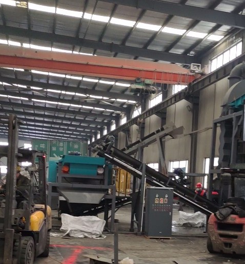 吉林地區(qū)破碎線?空分機(jī)安裝完畢?？辗謾C(jī)用于輕飄物的分選使用