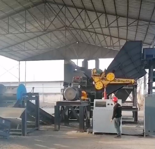 安徽地區(qū)315型破碎機(jī)使用現(xiàn)場(chǎng)，新機(jī)待運(yùn)行