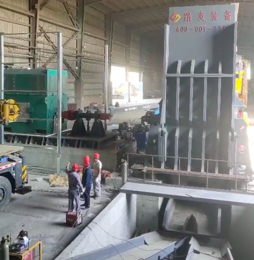 張家港傳來(lái)喜報(bào)，6000馬力破碎機(jī)安裝完畢。這個(gè)大家伙可不能小看它，每小時(shí)出料可高達(dá)150噸。
