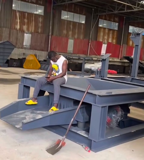 非洲中國(guó)山東路友破碎機(jī)設(shè)備施工