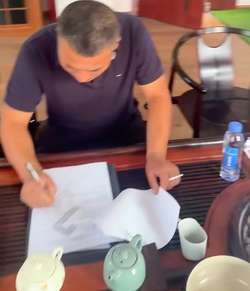 恭喜山東的老板簽訂路友金屬破碎線，祝老板生意越做越大，爭取來年加設(shè)備 棒。